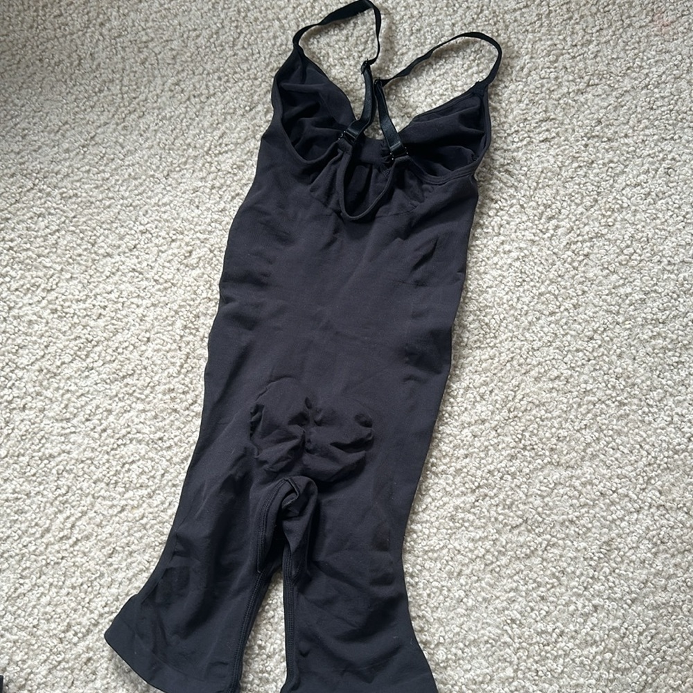 Skims seamless sculpting mid thigh bodysuit - Picture 4 of 4